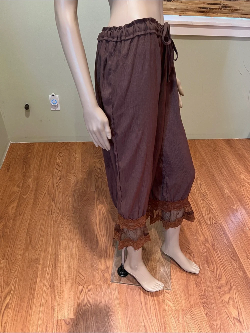Brown Cropped Drawstring Bloomers with Lace Trim Size L